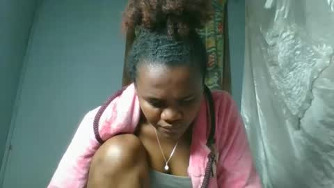 Snapshot of rosia22 chatting on 10/07/25, 01:03 rosia22 online show from 10/07/25, 01:03