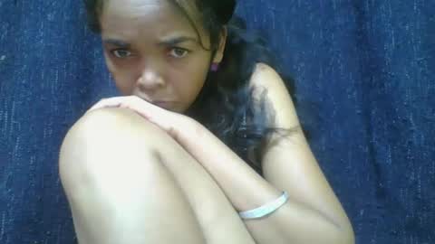 rosia685234 online show from 02/19/25, 12:11