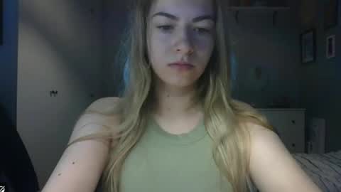 Snapshot of rosie_june chatting on 05/26/26, 06:42 Rosie online show from 05/26/26, 06:42
