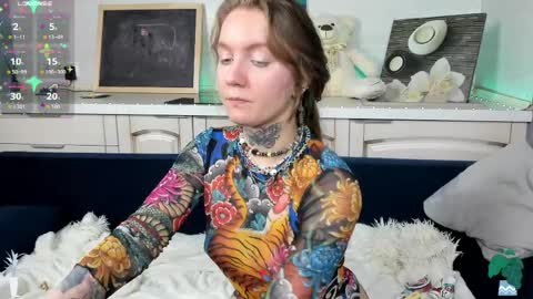 Snapshot of rosie_roberts chatting on 04/04/26, 09:18 Rose online show from 04/04/26, 09:18