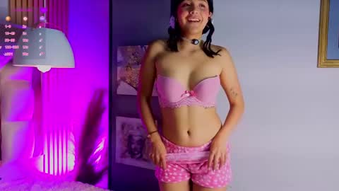 Snapshot of rosiejones_ chatting on 05/15/26, 03:57 Rosie online show from 05/15/26, 03:57