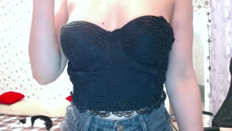 Snapshot of rosierosa chatting on 02/28/25, 04:10 Rosie is waiting for YOU online show from 02/28/25, 04:10
