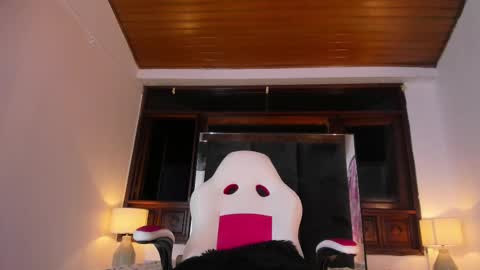 Snapshot of rossa_selene chatting on 01/11/25, 12:33 Rossa online show from 01/11/25, 12:33