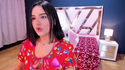 Snapshot of rossa_selene chatting on 01/29/25, 06:43 Rossa online show from 01/29/25, 06:43