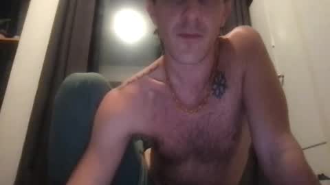 Snapshot of rosscollab chatting on 11/11/25, 12:10 RossCollab online show from 11/11/25, 12:10