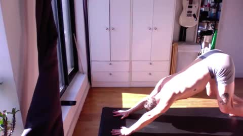 RossCollab online show from 12/22/25, 04:59