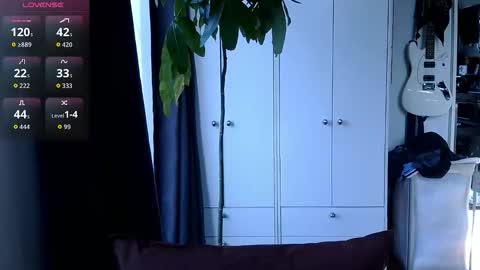 Snapshot of rosscollab chatting on 04/23/26, 12:15 RossCollab online show from 04/23/26, 12:15