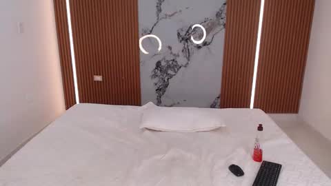 Rossi Hill online show from 11/15/25, 01:29