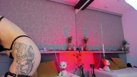 Snapshot of rossiie_hunt_ chatting on 03/06/26, 01:18 rossiie_hunt_ online show from 03/06/26, 01:18