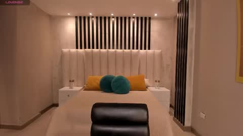 Snapshot of rossirivers chatting on 12/19/25, 01:40 Rossie Rivers online show from 12/19/25, 01:40