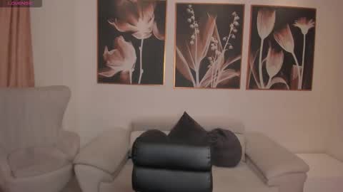 Snapshot of rossirivers chatting on 12/20/25, 11:39 Rossie Rivers online show from 12/20/25, 11:39