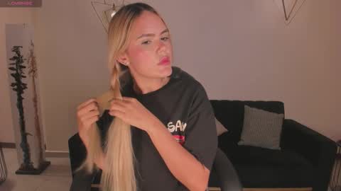 Snapshot of rossirivers chatting on 02/12/26, 12:11 Rossie Rivers online show from 02/12/26, 12:11