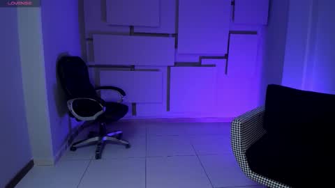 Snapshot of rossirivers chatting on 02/27/26, 12:05 Rossie Rivers online show from 02/27/26, 12:05