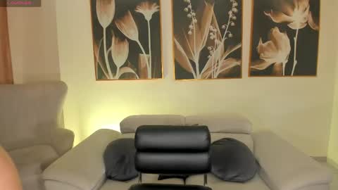 Snapshot of rossirivers chatting on 03/23/26, 07:40 Rossie Rivers online show from 03/23/26, 07:40