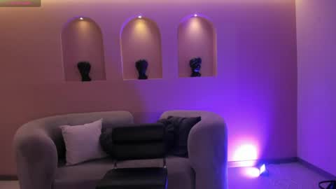 Snapshot of rossirivers chatting on 03/28/26, 11:43 Rossie Rivers online show from 03/28/26, 11:43