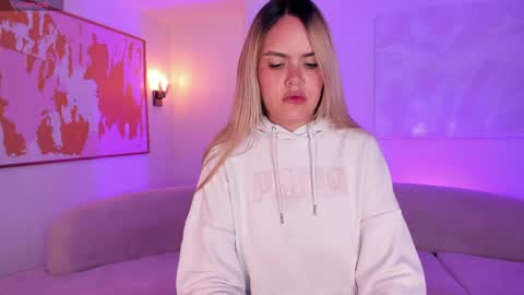 Snapshot of rossirivers chatting on 04/15/26, 12:01 Rossie Rivers online show from 04/15/26, 12:01