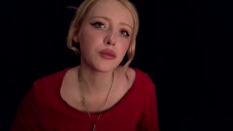 rosy_petal online show from 10/15/25, 10:59