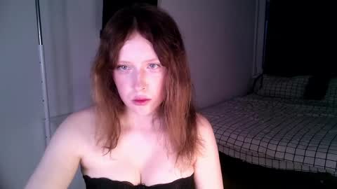 rosy_petal online show from 06/08/26, 07:14
