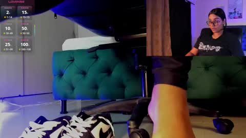 Snapshot of rosyejones chatting on 11/21/25, 04:11 rosyejones online show from 11/21/25, 04:11