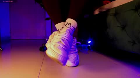 Snapshot of rosyejones chatting on 11/23/25, 02:55 rosyejones online show from 11/23/25, 02:55