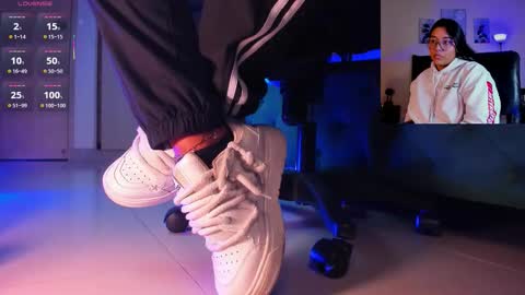 Snapshot of rosyejones chatting on 11/25/25, 03:17 rosyejones online show from 11/25/25, 03:17