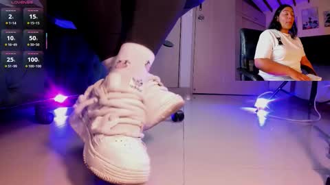 Snapshot of rosyejones chatting on 11/27/25, 03:08 rosyejones online show from 11/27/25, 03:08