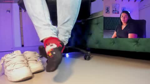 Snapshot of rosyejones chatting on 11/28/25, 04:04 rosyejones online show from 11/28/25, 04:04