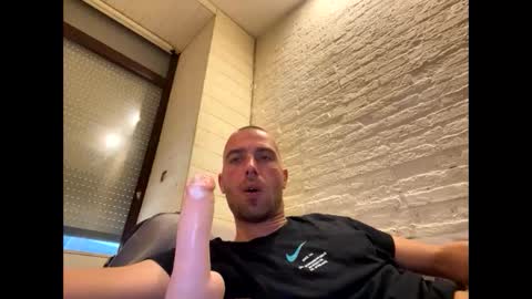 Snapshot of rotteei1 chatting on 10/11/25, 03:43 rotteei1 online show from 10/11/25, 03:43