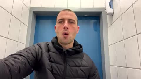 Snapshot of rotteei1 chatting on 11/26/25, 10:05 rotteei1 online show from 11/26/25, 10:05