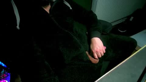 Snapshot of roughwonder chatting on 02/21/25, 07:23 Luke online show from 02/21/25, 07:23