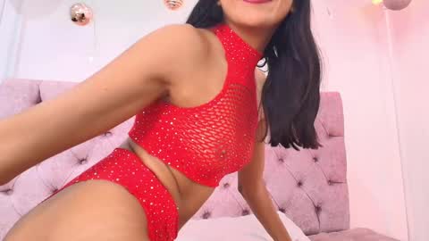 Snapshot of roulyy chatting on 12/14/24, 02:01 JESSY ROULY online show from 12/14/24, 02:01