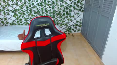 Snapshot of rous_55 chatting on 10/16/25, 06:42 Rous online show from 10/16/25, 06:42