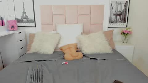 Snapshot of rousefox1 chatting on 09/26/25, 05:33 Valeria online show from 09/26/25, 05:33