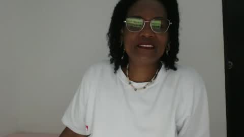 luxa online show from 10/12/25, 04:17