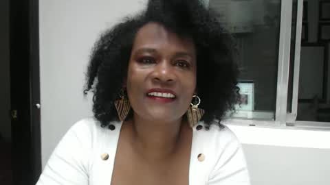 luxa online show from 05/18/26, 02:01