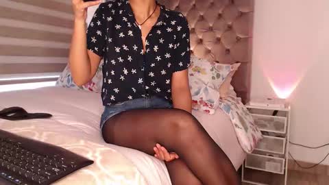 Snapshot of rouss_henao chatting on 11/30/25, 01:37 Rouss marie henao online show from 11/30/25, 01:37