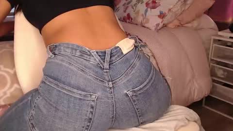 Rouss marie henao  online show from 03/23/26, 12:03