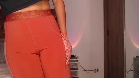 Rouss marie henao  online show from 04/16/26, 11:18