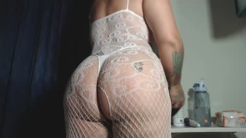 Snapshot of rousse_ellise1 chatting on 12/20/24, 01:47 rousse online show from 12/20/24, 01:47