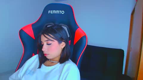 rousse_violet online show from 09/18/25, 10:01