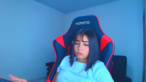 rousse_violet online show from 10/20/25, 10:21