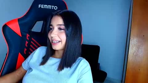 Snapshot of rousse_violet chatting on 03/21/26, 12:04 rousse_violet online show from 03/21/26, 12:04