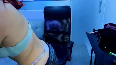 Snapshot of roussehills chatting on 01/05/26, 10:02 roussehills online show from 01/05/26, 10:02