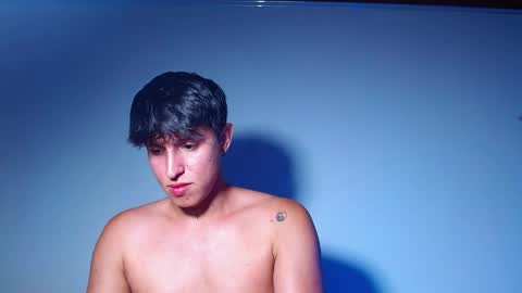 Snapshot of rowanboy23 chatting on 04/22/26, 04:04 rowanboy23 online show from 04/22/26, 04:04