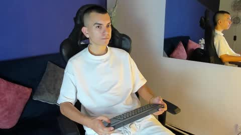 Rowan online show from 11/11/25, 11:21