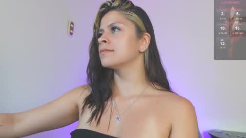 Snapshot of rox_anna chatting on 02/11/25, 06:22 Roxanna online show from 02/11/25, 06:22