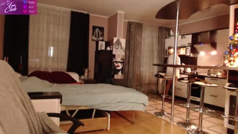 Roxana online show from 12/28/24, 03:26