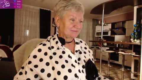 Roxana online show from 12/29/24, 04:40