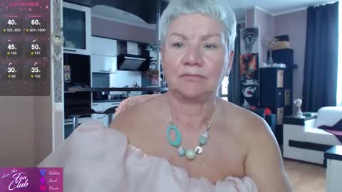 Snapshot of roxana_brooks chatting on 09/22/25, 01:24 Roxana online show from 09/22/25, 01:24