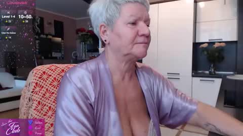 Snapshot of roxana_brooks chatting on 10/06/25, 06:33 Roxana online show from 10/06/25, 06:33